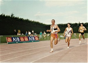 06. Gerry Curtis ahead of Noel Berkeley in Nat. Lge at Tullamore